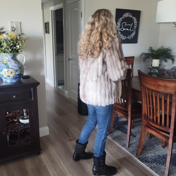 Vintage Fox Fur Coat - Picture 5 of 9